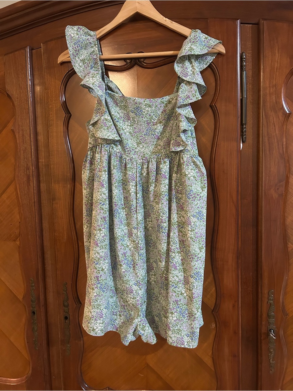 Storia Floral Ruffle Strap Romper in Light Green size Medium #1172